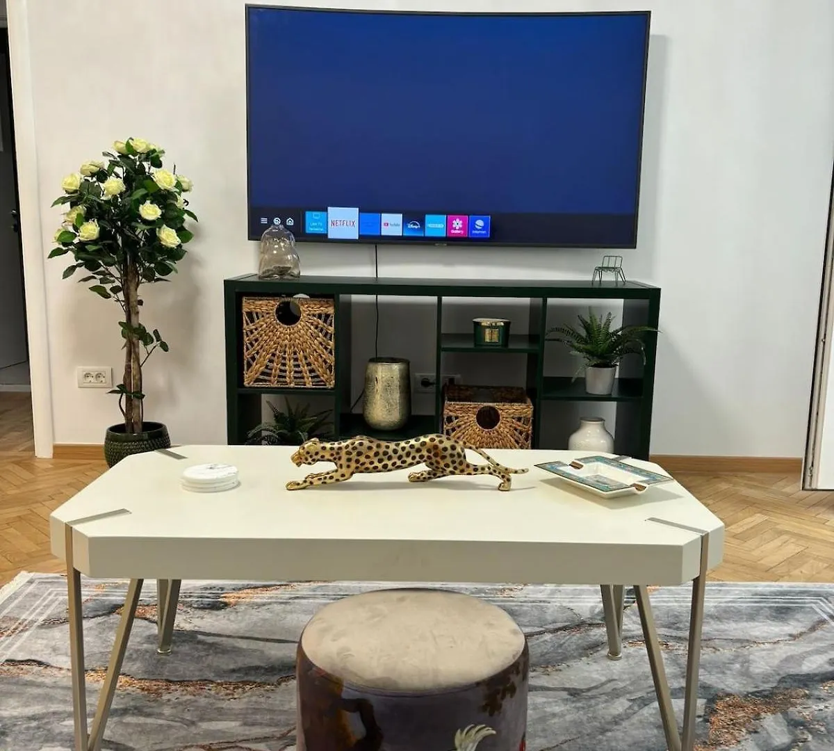 Modern Downtown Apartment - Old Town Ultracentral Bükreş